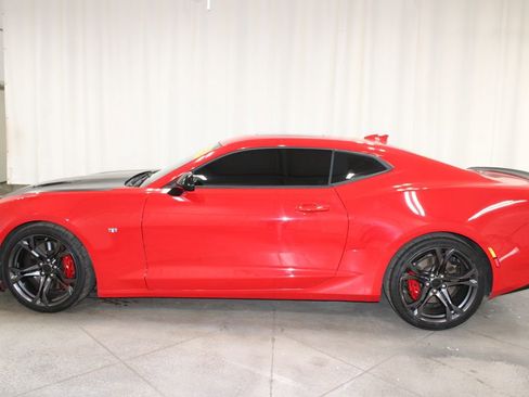 Used 2018 Chevrolet Camaro SS RWD image 6
