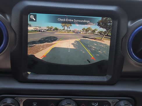 Used 2023 Jeep Gladiator Sport AWD/4WD image 25