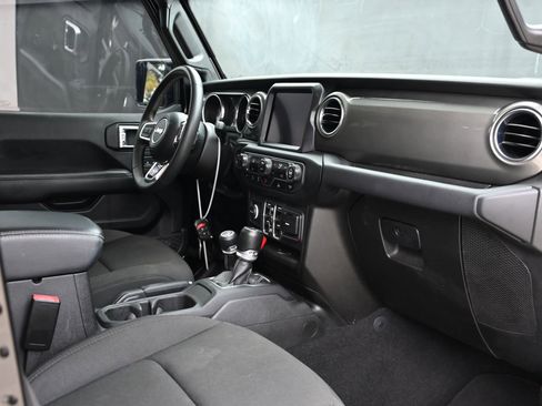 Used 2023 Jeep Gladiator Overland AWD/4WD image 22