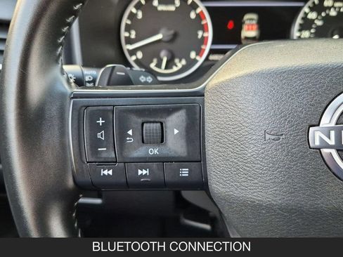 Certified 2025 Nissan Rogue SV FWD image 17