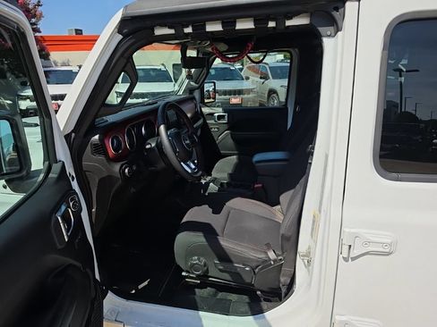 Used 2023 Jeep Gladiator Rubicon w/ Cold Weather Group AWD/4WD image 20