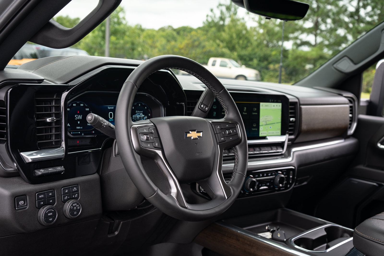 Used 2025 Chevrolet Silverado 2500 High Country w/ Technology Package AWD/4WD image 25