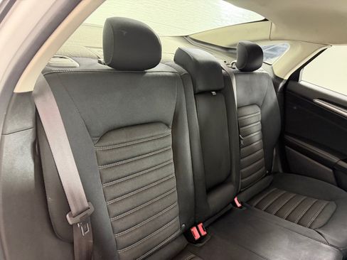 Used 2013 Ford Fusion SE FWD image 18