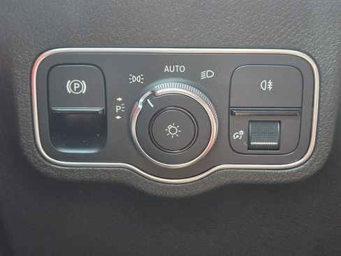 Used 2021 Mercedes-Benz GLB 250 4MATIC image 17