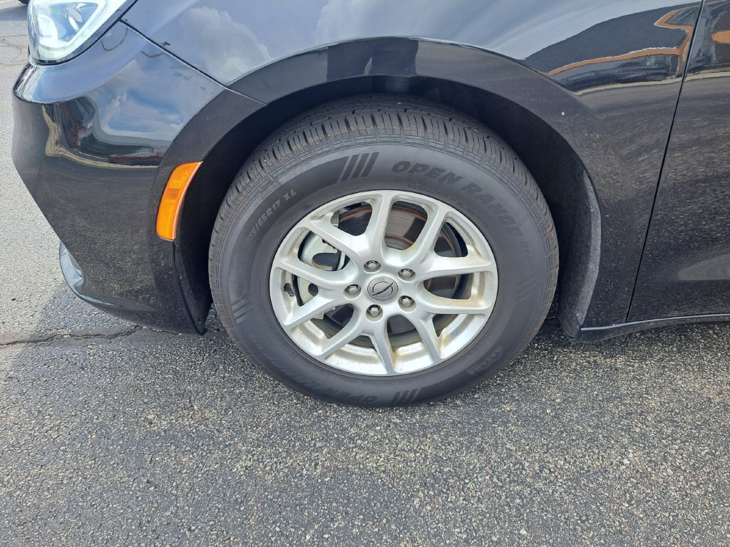 Used 2021 Chrysler Pacifica Touring-L FWD image 34