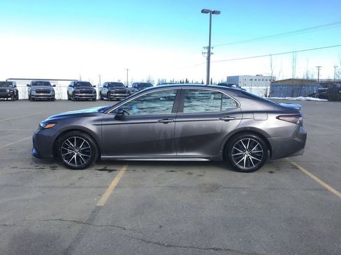 Used 2023 Toyota Camry SE image 1