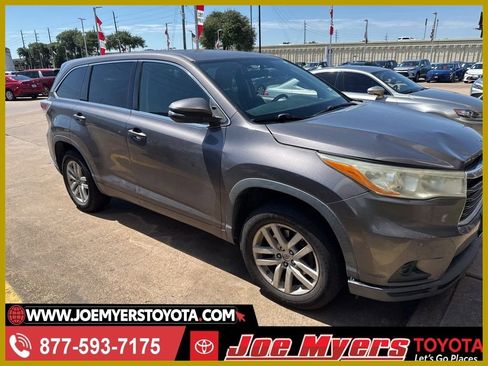 Used 2014 Toyota Highlander LE FWD image 1