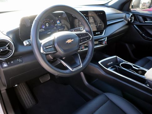 Used 2025 Chevrolet Equinox LT w/ Convenience Package II image 22