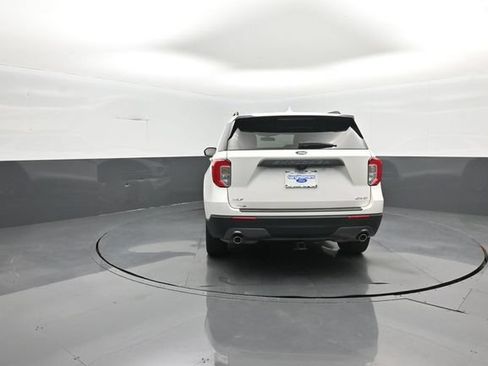 Used 2022 Ford Explorer XLT w/ Equipment Group 202A AWD/4WD image 6