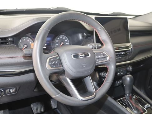 Used 2023 Jeep Compass Trailhawk w/ Trailhawk Convenience Group AWD/4WD image 6