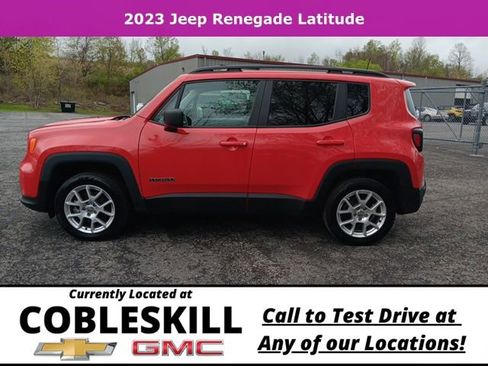 Used 2023 Jeep Renegade Latitude w/ Premium Group image 8