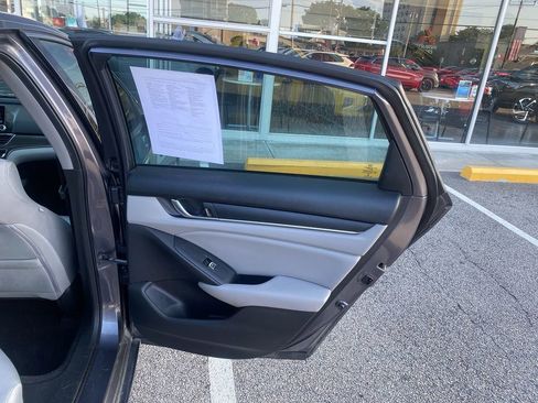 Used 2018 Honda Accord EX image 33