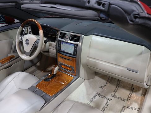Used 2006 Cadillac XLR image 39