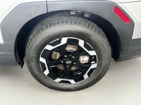 Used 2025 Hyundai Santa Fe SEL FWD image 11