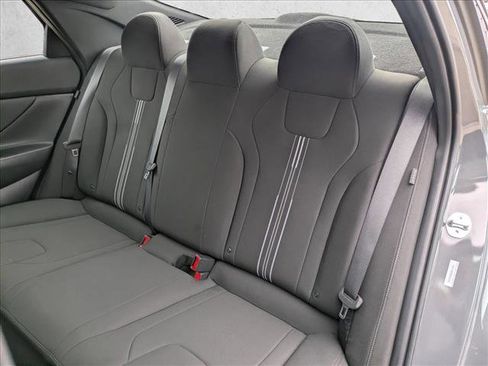 Certified 2025 Hyundai Elantra Sport FWD image 17