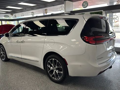 Used 2021 Chrysler Pacifica Limited w/ Uconnect Theater Family Group AWD/4WD image 3