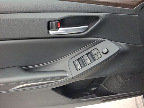 Used 2022 Toyota Avalon XLE w/ Moonroof Package image 11