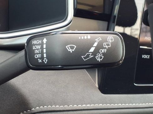 Certified 2025 Volkswagen Taos SE AWD/4WD image 35