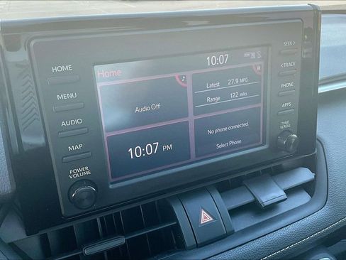 Used 2019 Toyota RAV4 LE image 8