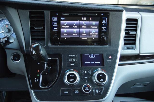 Used 2015 Toyota Sienna XLE Premium AWD/4WD image 24