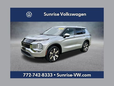 Used 2025 Mitsubishi Outlander SE AWD/4WD image 1