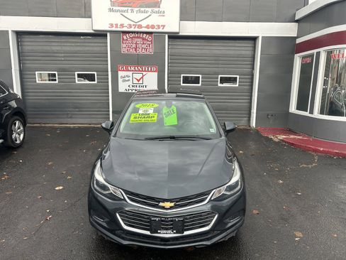 Used 2018 Chevrolet Cruze Premier image 2