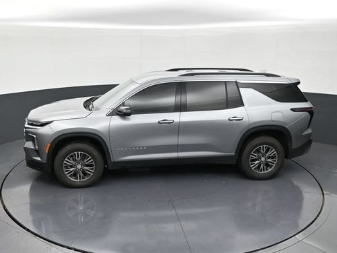 Used 2026 Chevrolet Traverse LT FWD image 13