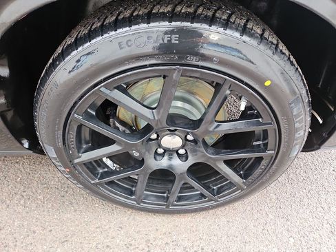 Used 2015 Dodge Challenger R/T Scat Pack w/ Leather Interior Group RWD image 27