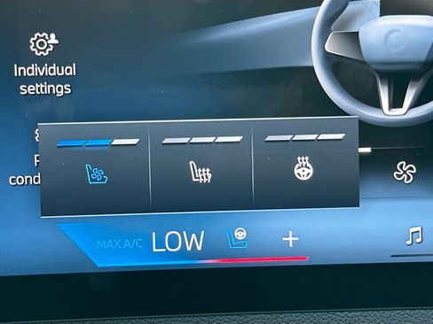 Used 2024 BMW iX xDrive50 w/ Premium Package AWD/4WD image 21
