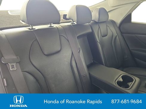 Used 2025 Hyundai Elantra Limited FWD image 18