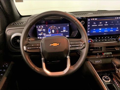 Used 2025 Chevrolet Colorado LT AWD/4WD image 5