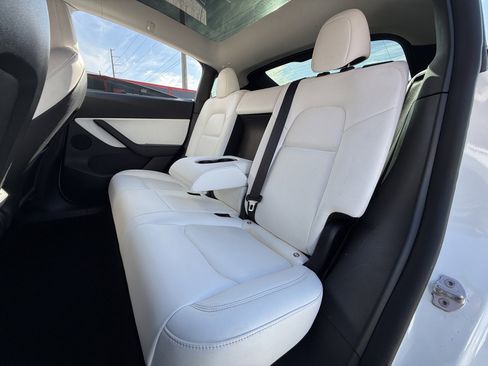 Used 2021 Tesla Model Y Long Range image 12