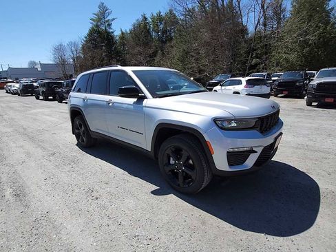 New 2024 Jeep Grand Cherokee Limited w/ Black Appearance Package image 2