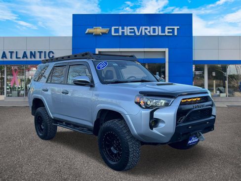 Used 2021 Toyota 4Runner TRD Off-Road Premium w/ Moonroof Package image 2