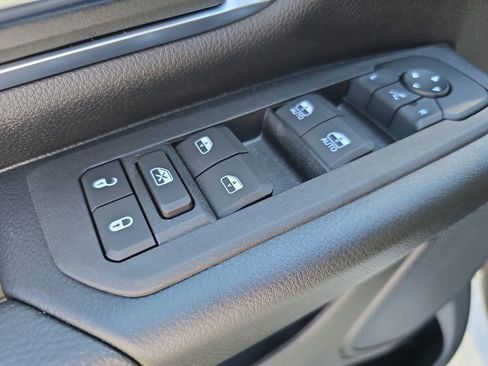 New 2026 RAM 1500 4x4 Crew Cab image 28