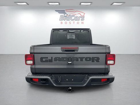 Used 2022 Jeep Gladiator Willys image 5