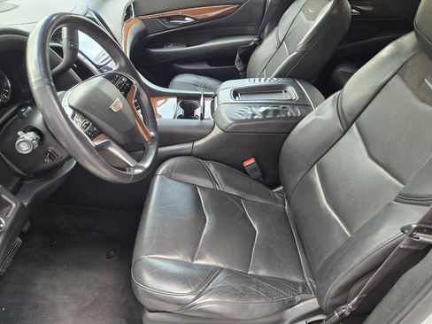 Used 2017 Cadillac Escalade Luxury RWD image 9