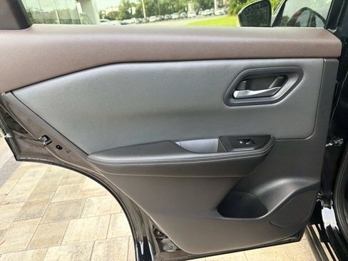 Used 2022 Nissan Rogue SV FWD image 15
