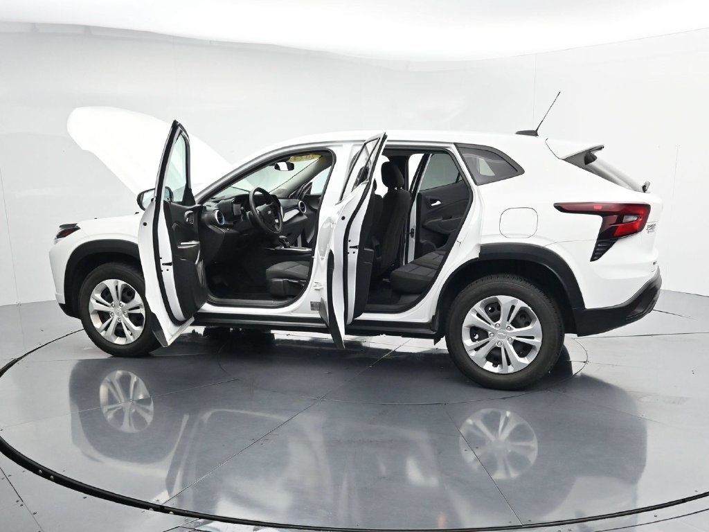 Used 2024 Chevrolet Trax LS FWD image 42