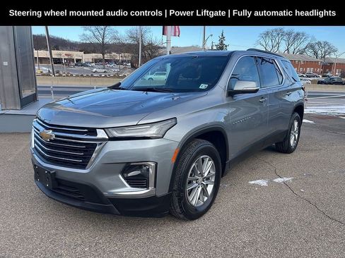 Used 2023 Chevrolet Traverse LT image 3
