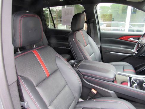 Used 2025 Chevrolet Traverse RS w/ LPO, Floor Liner Package AWD/4WD image 33
