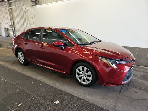 Used 2023 Toyota Corolla LE FWD image 2