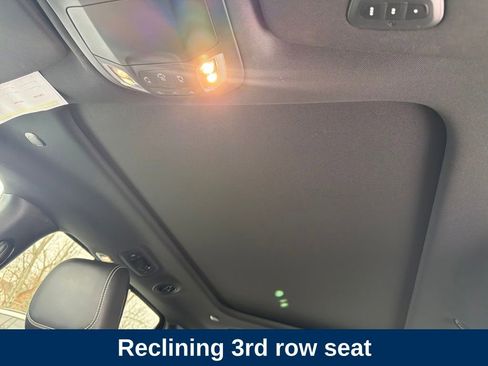 Used 2025 Chrysler Pacifica Select image 27