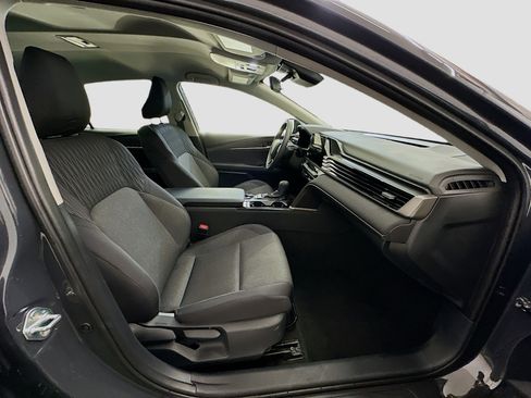 Used 2025 Toyota Camry LE image 32