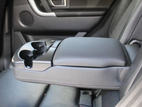 Used 2017 Land Rover Discovery Sport SE image 27