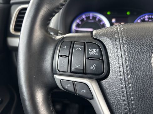 Used 2019 Toyota Highlander XLE image 11