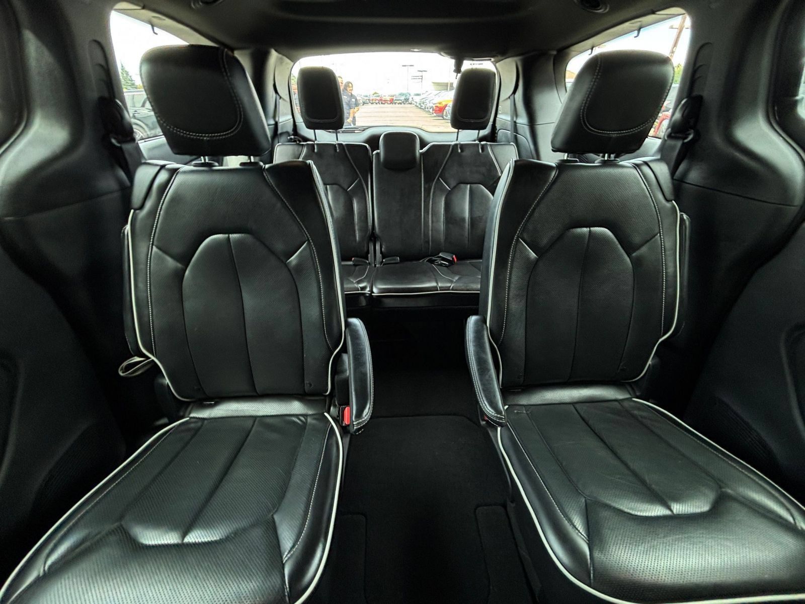 Used 2025 Chrysler Pacifica Limited FWD image 42