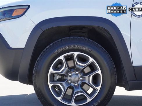 Used 2022 Jeep Cherokee Trailhawk image 5