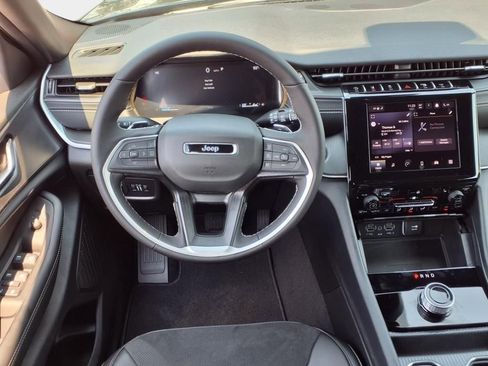 New 2025 Jeep Grand Cherokee L Altitude image 16