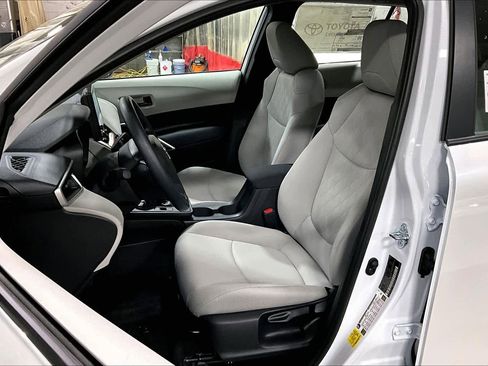 New 2026 Toyota Corolla Cross L image 9